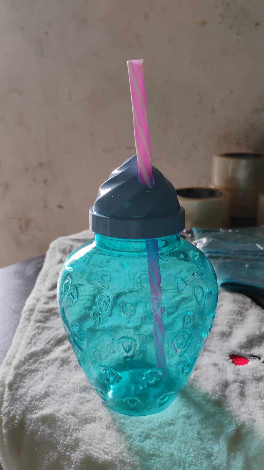 Single Plastic Drinking Cup ��� Durable, Lightweight, and Easy to Use