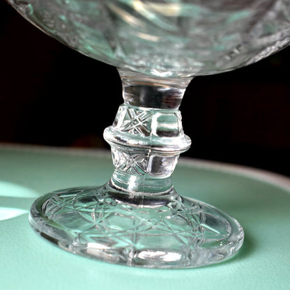 Decorative crystal fruit bowl, elegant glass design for home d��