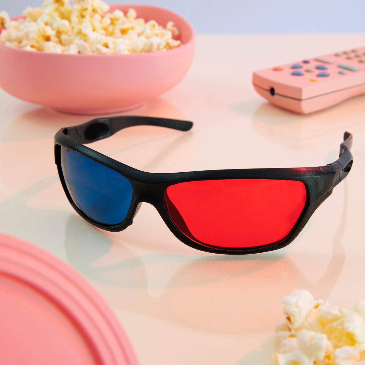 Stylish UV-Protected Sunglasses for All-Day Comfort ��� Perfect for Any Light!