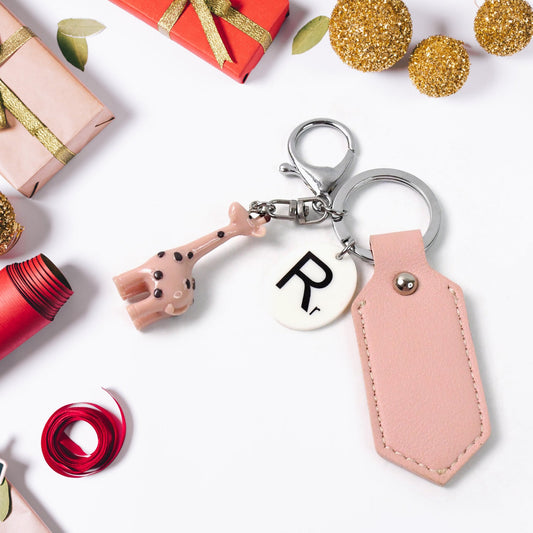 Charming Giraffe Keychain ��� A Touch of Whimsy for Your Everyday Essentials