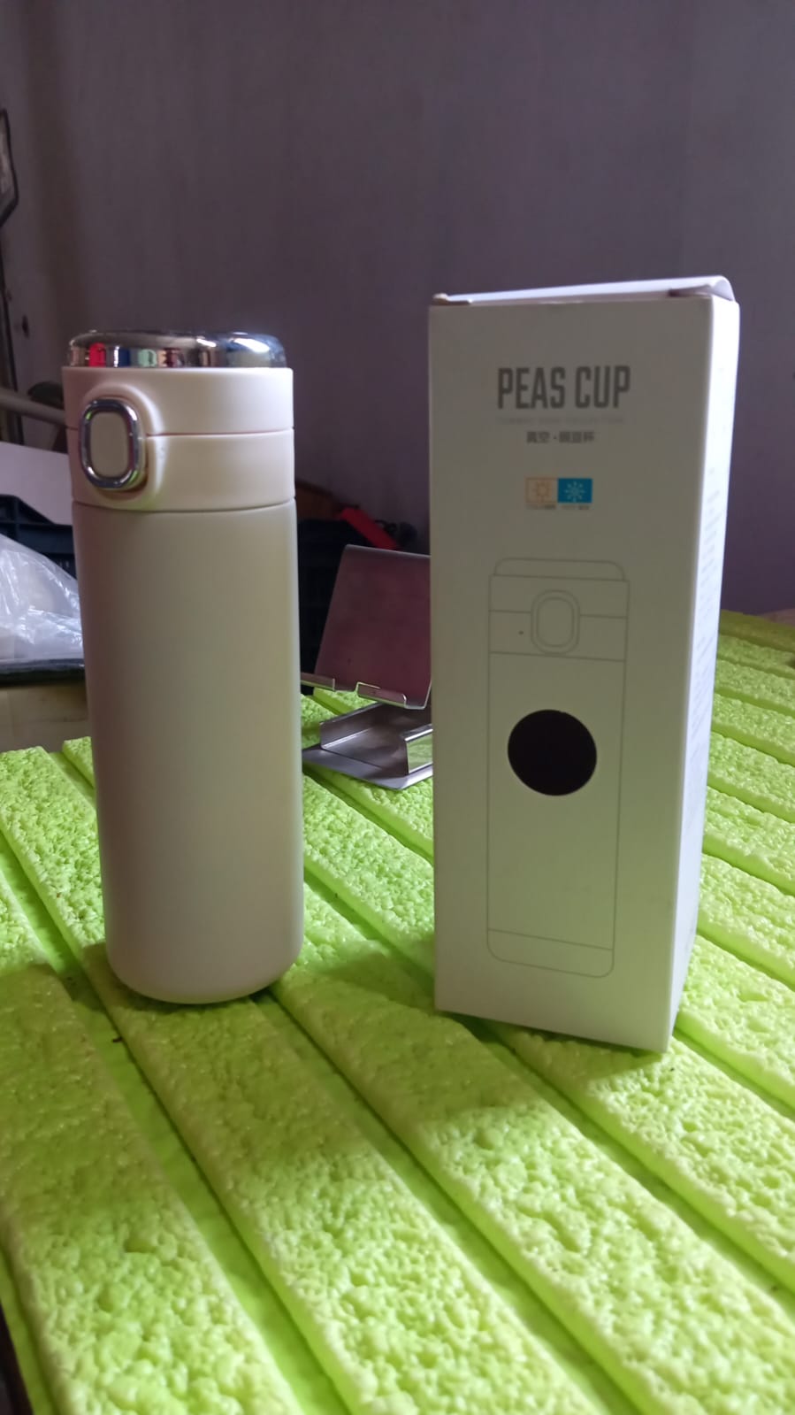 Smart Vacuum Insulated Water Bottle with LED Temperature Display, Cold & Hot | Leak Proof | Office Bottle | Gym | Home | Kitchen | Hiking | Trekking | Travel Bottle�� (Mix Color & Design / 420