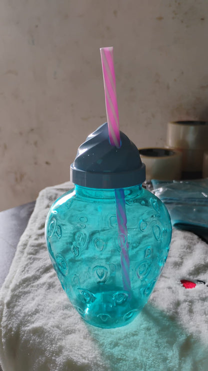Single Plastic Drinking Cup ��� Durable, Lightweight, and Easy to Use