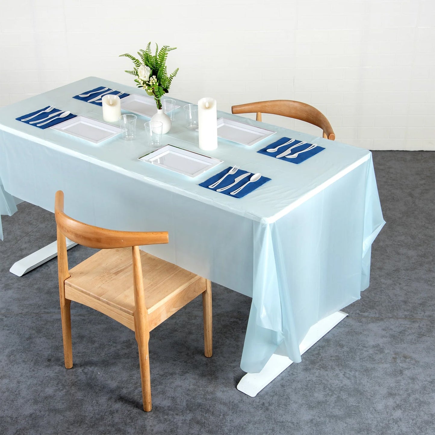 Waterproof Disposable Plastic Table Cover 137 �� 18