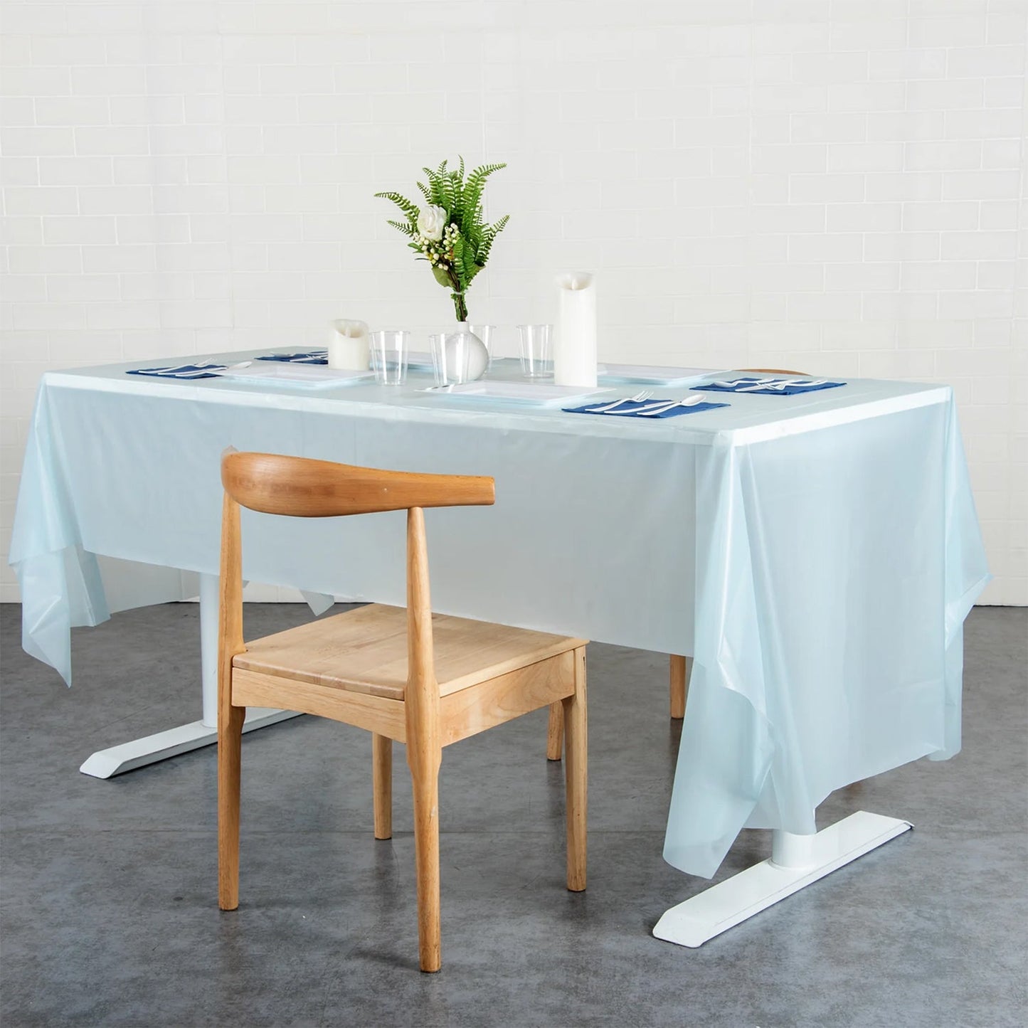 Waterproof Disposable Plastic Table Cover 137 �� 18